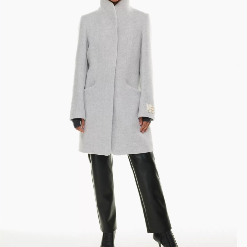 Aritzia “The Cocoon Jacket” in excellent condition, only worn a few times.